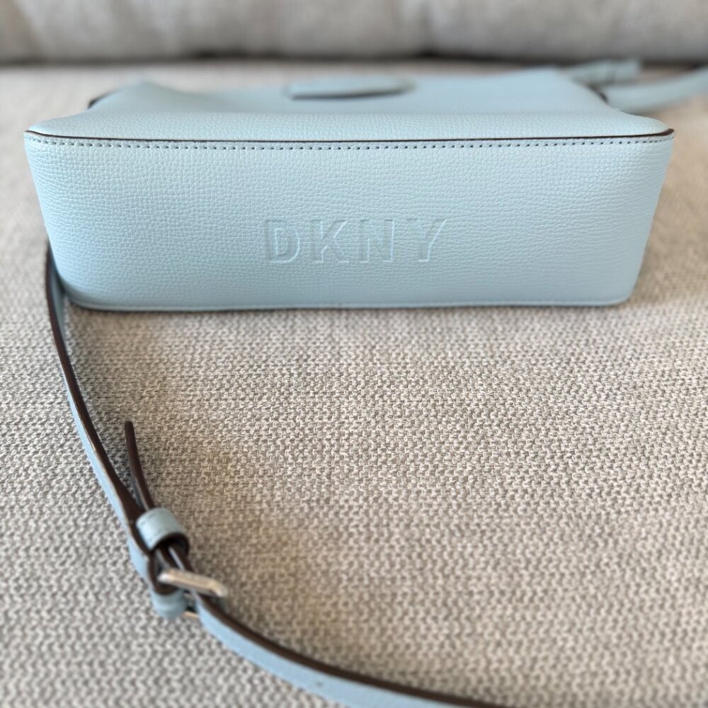 👜✨ DKNY New York Pebbled Leather Crossbody – Light Blue ✨👜 - Picture 3 of 11